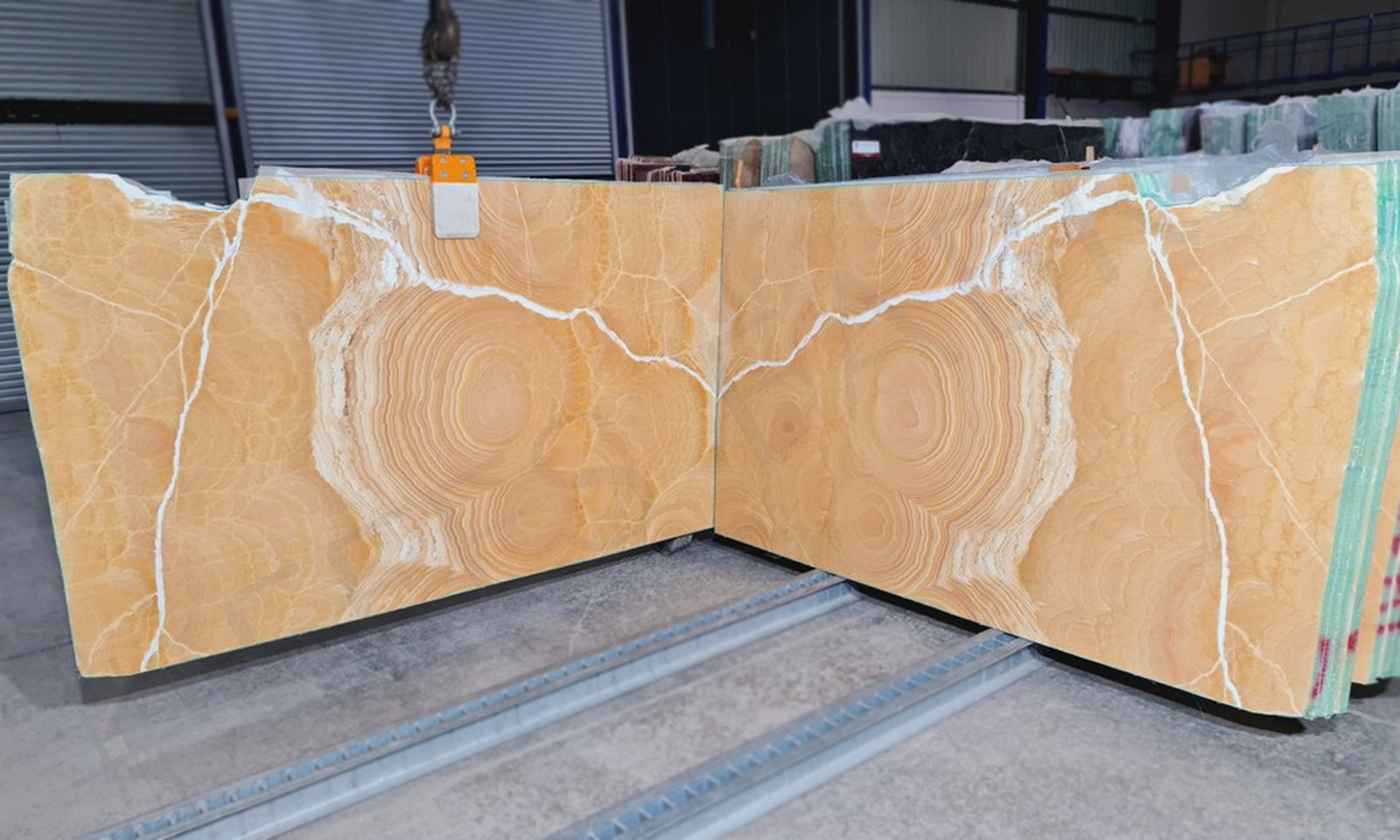 Onyx Bookmatch Slab No.K670