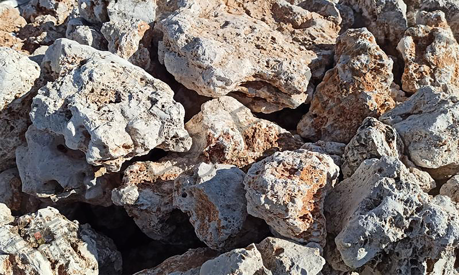 white maze rock stone